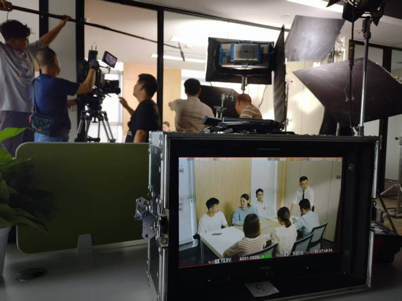 湛河区TVC拍摄公司：科技产品视觉化大师，诠释未来感与功能美学